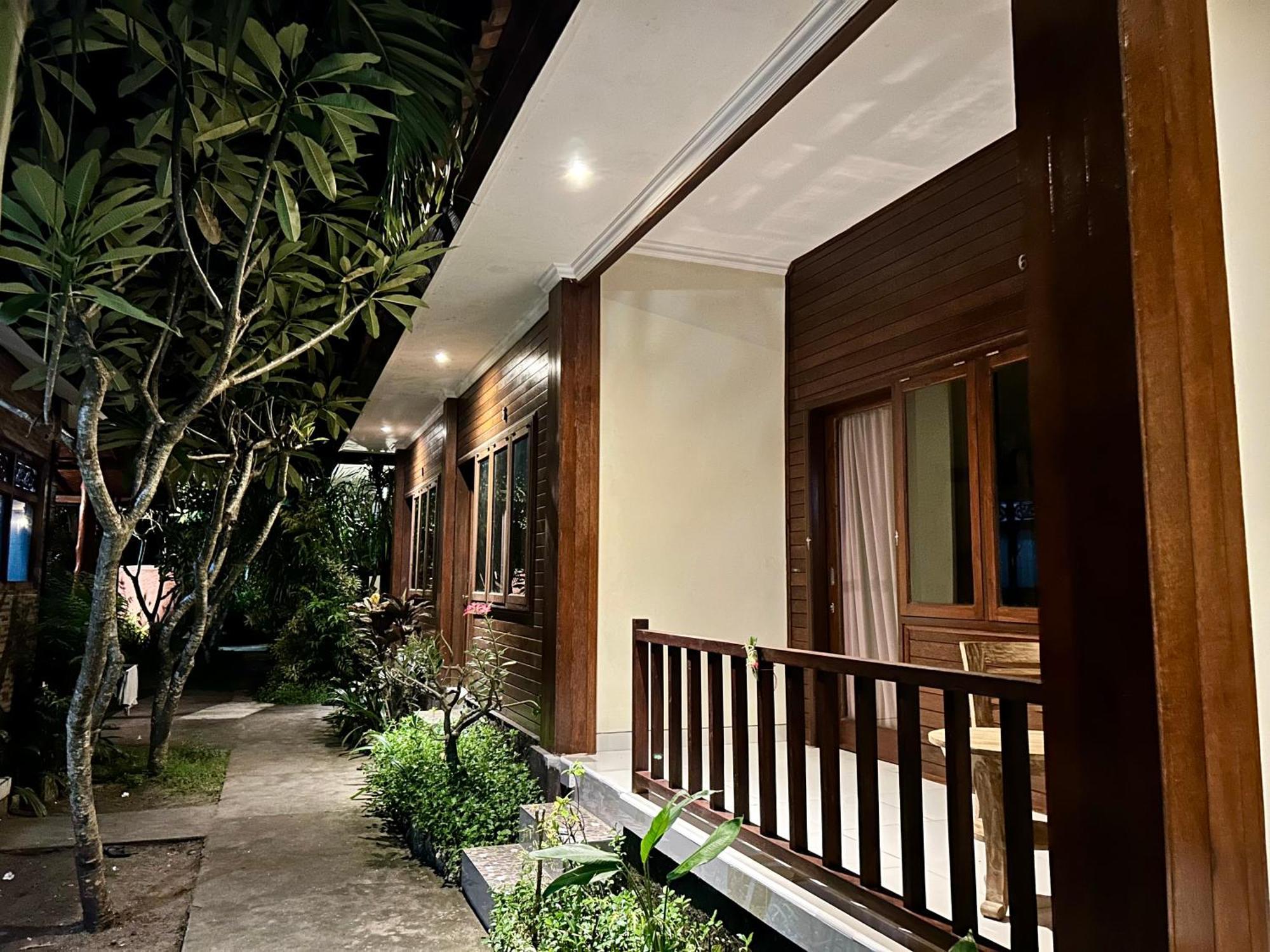 Nusa Garden Homestay Нуса-Лембонган Экстерьер фото